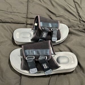 Womens US size 8 SUICOKE sandals navy blue